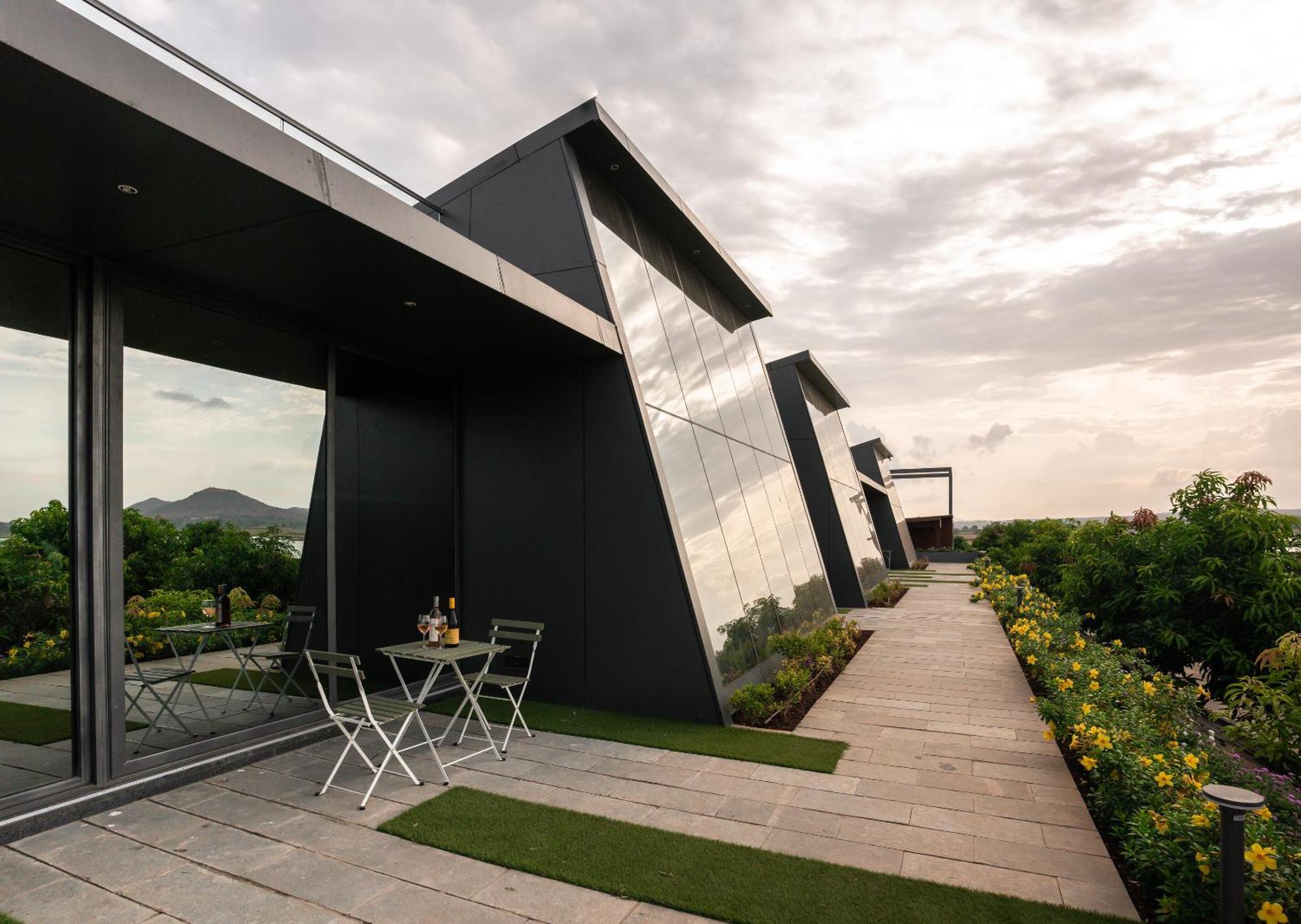 Hotel Beyond By Sula Nashik Exterior foto